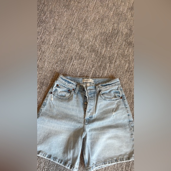 Abercrombie & Fitch Pants - Abercrombie & Fitch Curve Love The” 7”Dad Short Hight Rise 27/4 light blue NWT